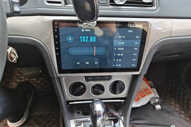 Used Volkswagen Lavida 2015 1.6L Automatic Comfort Edition Audio And AC Panel