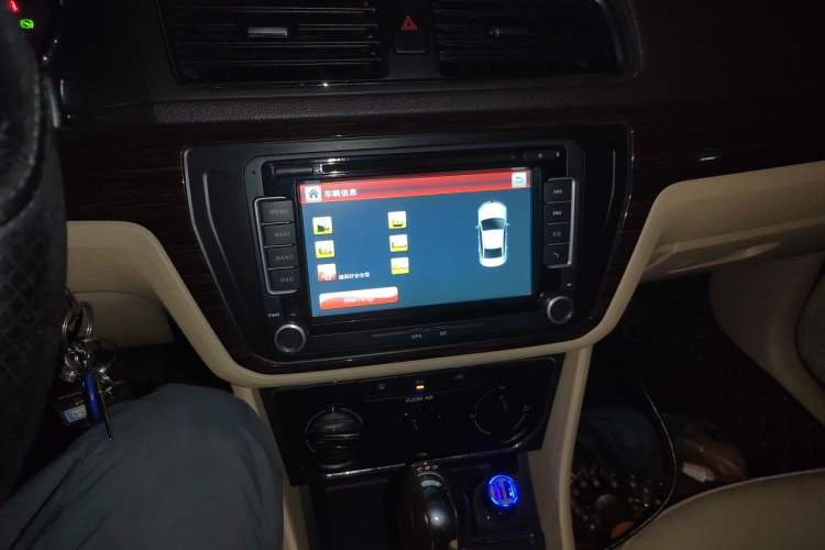 Used Volkswagen Lavida 2015 230TSI DSG Comfort Edition Audio And AC Panel