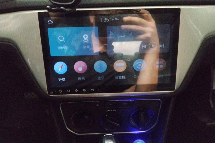 Used Volkswagen Lavida 2015 1.6L Automatic Comfort Edition Audio And AC Panel