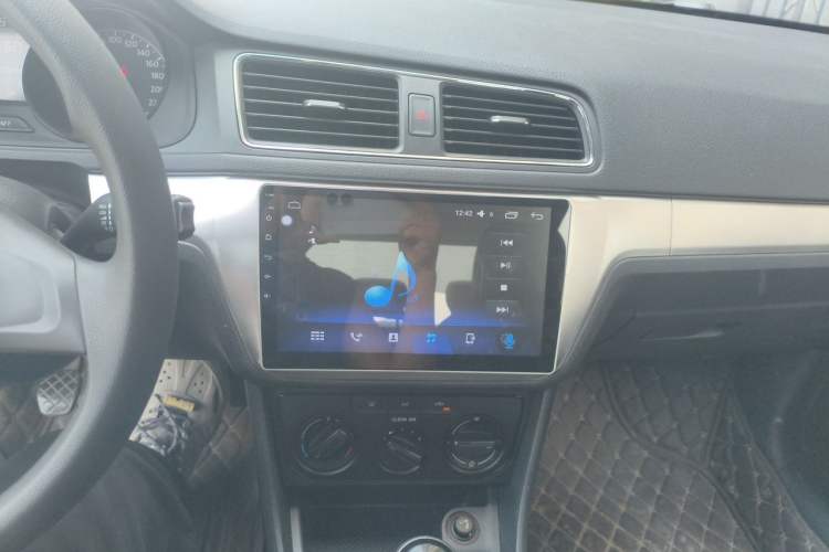 Used Volkswagen Lavida 2015 1.6L Manual Fashion Edition Audio And AC Panel