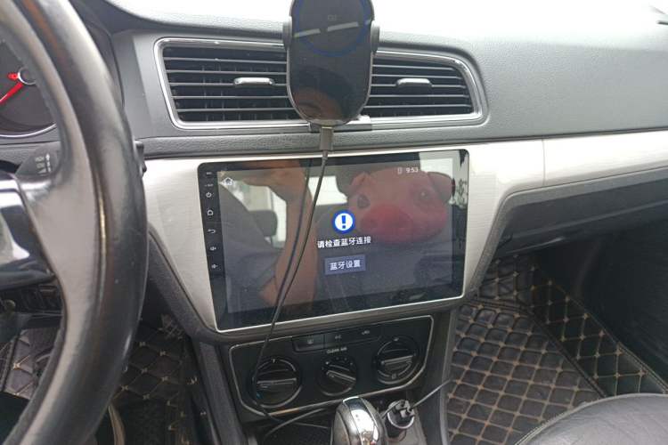 Used Volkswagen Lavida 2015 1.6L Automatic Comfort Edition Audio And AC Panel