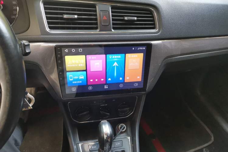 Used Volkswagen Lavida 2015 1.6L Automatic Comfort Edition Audio And AC Panel