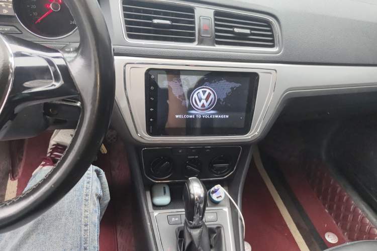 Used Volkswagen Lavida 2015 1.6L Automatic Comfort Edition Audio And AC Panel