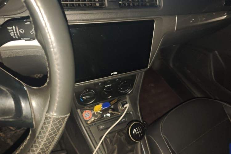 Used Volkswagen Lavida 2015 1.6L Manual Comfort Edition Audio And AC Panel