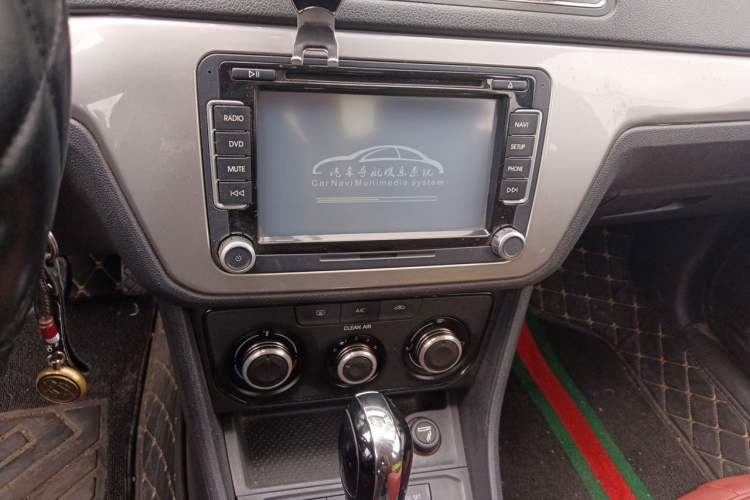 Used Volkswagen Lavida 2015 1.6L Automatic Fashion Edition Audio And AC Panel