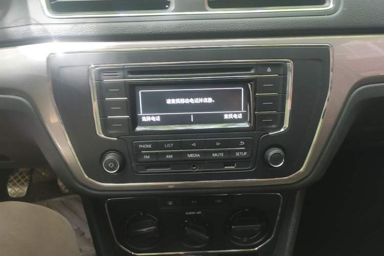 Used Volkswagen Lavida 2015 1.6L Manual Comfort Edition Audio And AC Panel