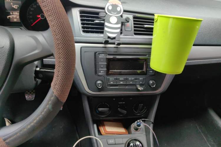 Used Volkswagen Lavida 2015 1.6L Manual Fashion Edition Audio And AC Panel