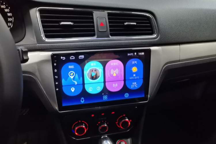 Used Volkswagen Lavida 2015 1.6L Automatic Comfort Edition Audio And AC Panel