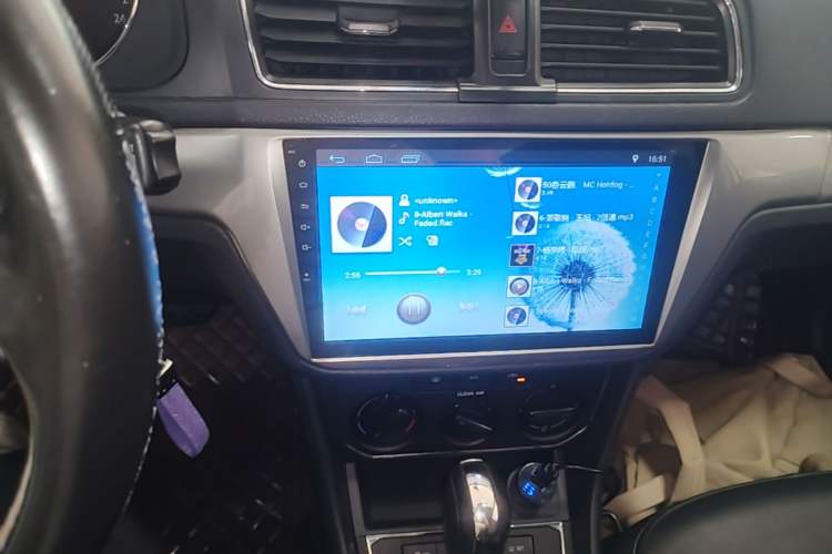 Used Volkswagen Lavida 2015 1.6L Automatic Comfort Edition Audio And AC Panel
