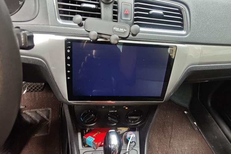 Used Volkswagen Lavida 2015 1.6L Automatic Fashion Edition Audio And AC Panel