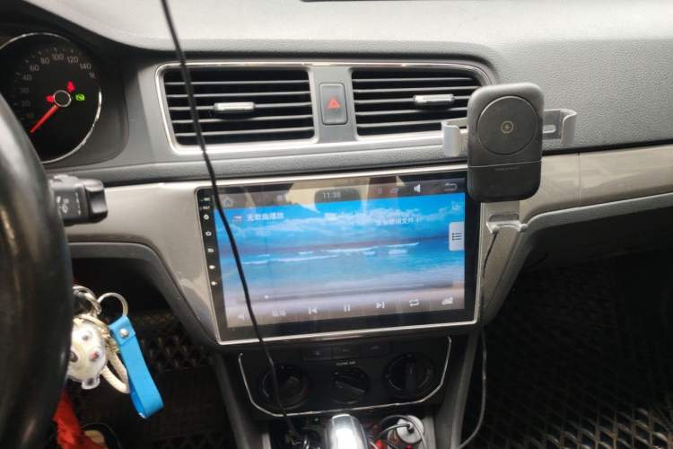 Used Volkswagen Lavida 2015 1.6L Automatic Comfort Edition Audio And AC Panel