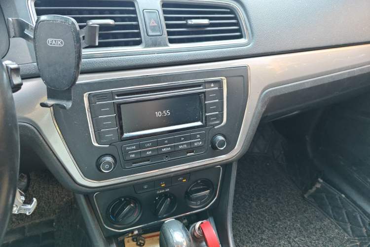 Used Volkswagen Lavida 2015 1.6L Automatic Comfort Edition Audio And AC Panel