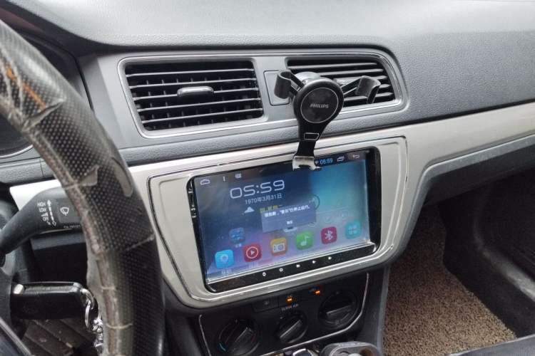 Used Volkswagen Lavida 2015 1.6L Automatic Comfort Edition Audio And AC Panel