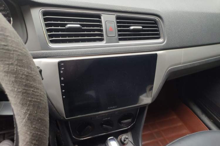 Used Volkswagen Lavida 2015 1.6L Automatic Comfort Edition Audio And AC Panel