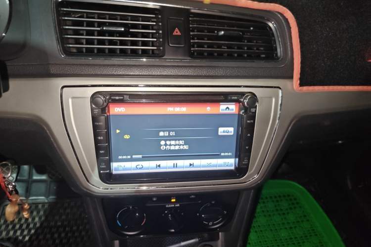 Used Volkswagen Lavida 2015 1.6L Manual Fashion Edition Audio And AC Panel