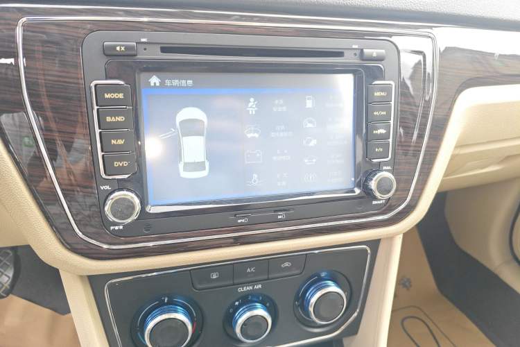 Used Volkswagen Lavida 2015 1.6L Automatic Comfort Edition Audio And AC Panel