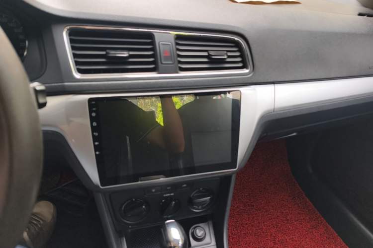 Used Volkswagen Lavida 2015 1.6L Automatic Fashion Edition Audio And AC Panel