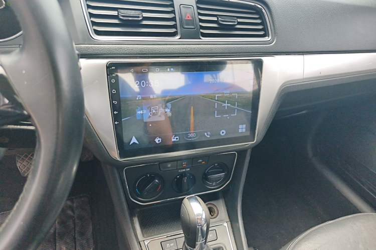 Used Volkswagen Lavida 2015 1.6L Automatic Comfort Edition Audio And AC Panel