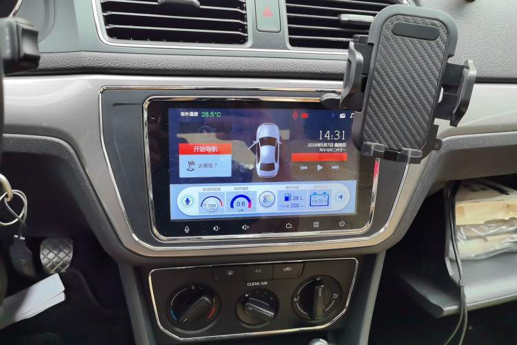 Used Volkswagen Lavida 2015 1.6L Manual Comfort Edition Audio And AC Panel