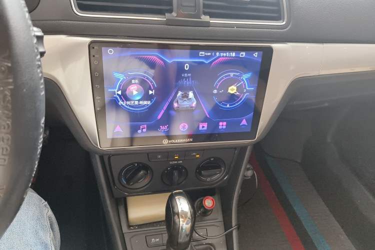 Used Volkswagen Lavida 2015 1.6L Automatic Fashion Edition Audio And AC Panel