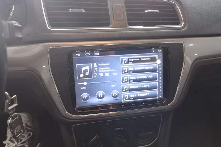 Used Volkswagen Lavida 2015 1.6L Automatic Comfort Edition Audio And AC Panel