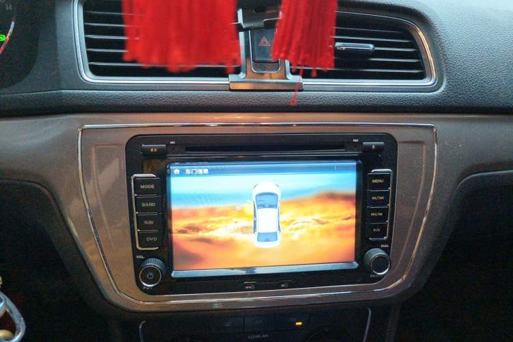 Used Volkswagen Lavida 2015 1.6L Automatic Comfort Edition Audio And AC Panel