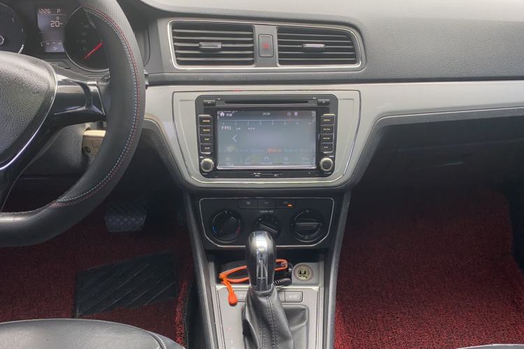 Used Volkswagen Lavida 2015 1.6L Automatic Comfort Edition Audio And AC Panel