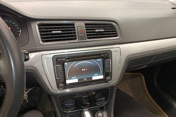 Used Volkswagen Lavida 2015 230TSI DSG Comfort Edition Audio And AC Panel
