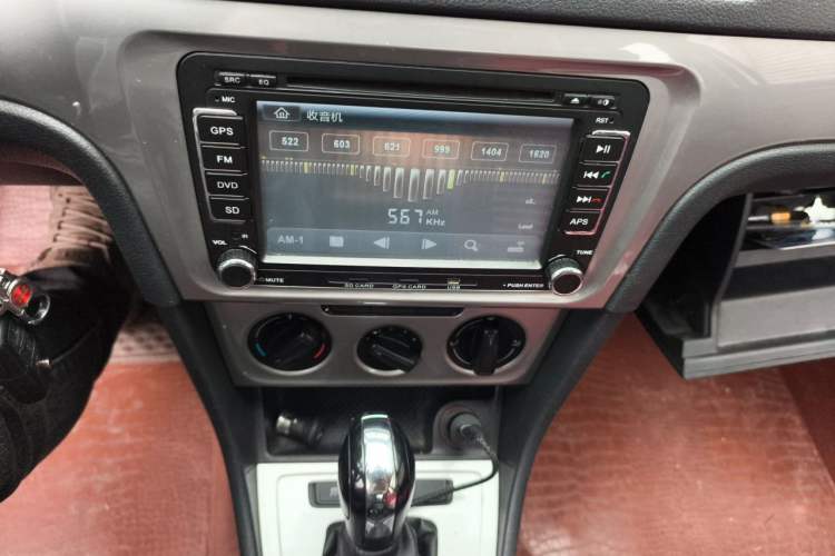 Used Volkswagen Lavida 2015 1.6L Automatic Fashion Edition Audio And AC Panel