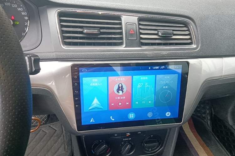 Used Volkswagen Lavida 2015 1.6L Automatic Comfort Edition Audio And AC Panel