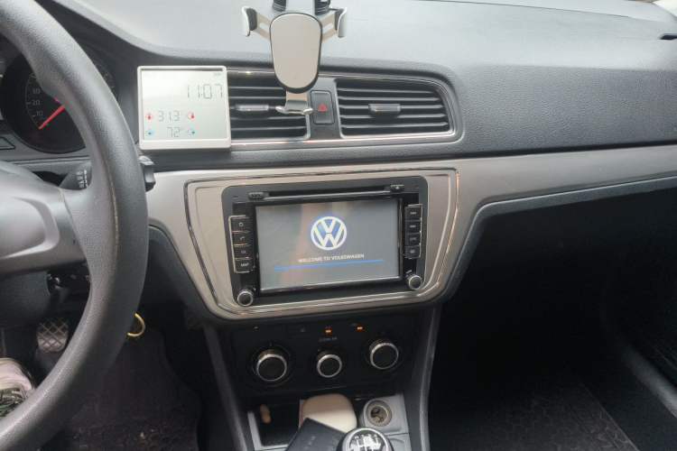 Used Volkswagen Lavida 2015 1.6L Manual Fashion Edition Audio And AC Panel