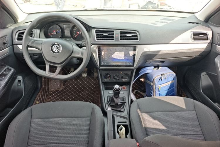 Used Volkswagen Lavida 2015 1.6L Manual Fashion Edition Center Console