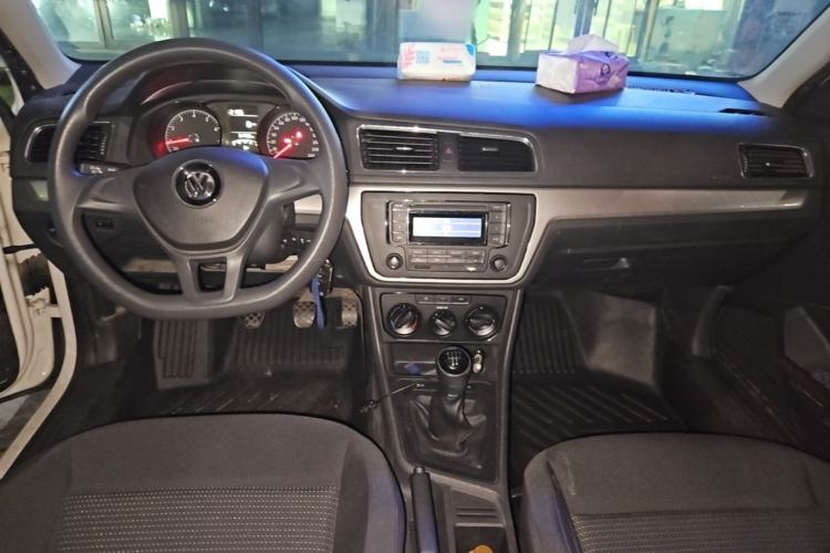 Used Volkswagen Lavida 2015 1.6L Manual Fashion Edition Center Console