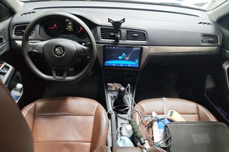Used Volkswagen Lavida 2015 1.6L Manual Fashion Edition Center Console