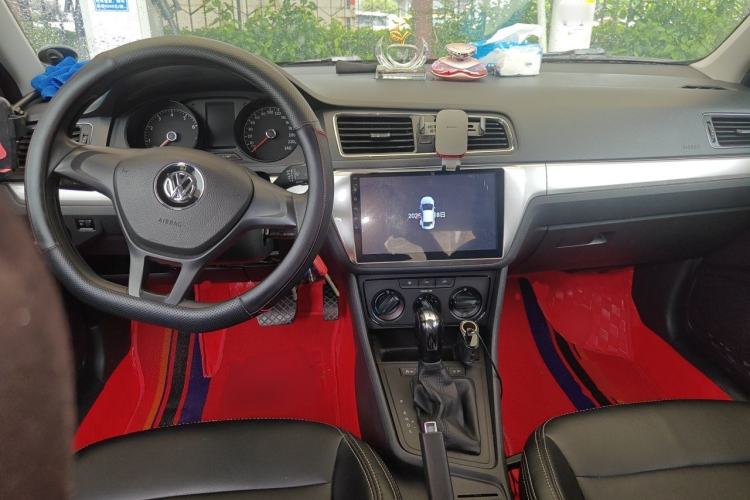 Used Volkswagen Lavida 2015 1.6L Automatic Fashion Edition Center Console