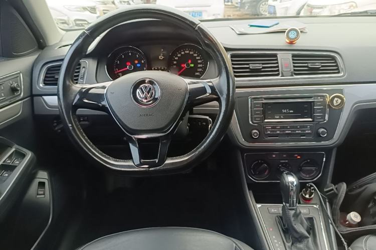 Used Volkswagen Lavida 2015 1.6L Automatic Comfort Edition Center Console