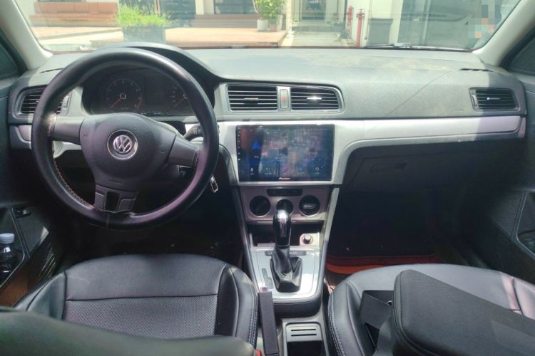 Used Volkswagen Lavida 2015 1.6L Automatic Fashion Edition Center Console