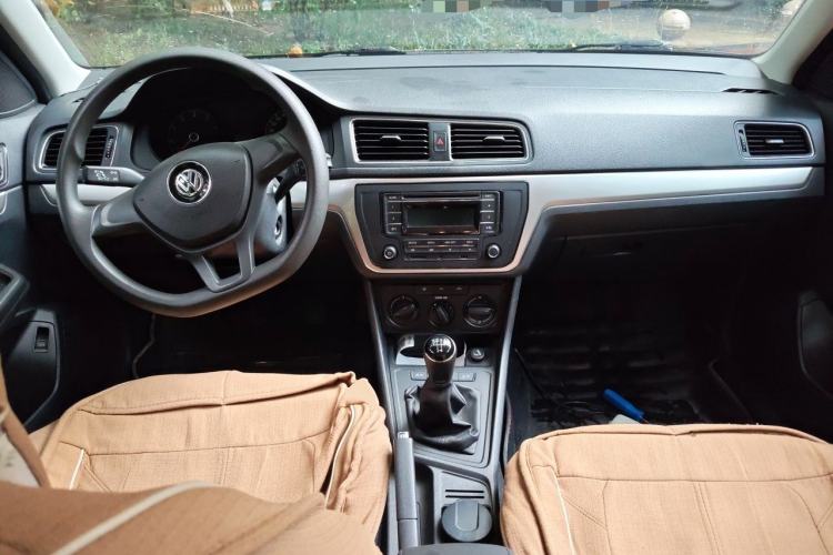 Used Volkswagen Lavida 2015 1.6L Manual Fashion Edition Center Console