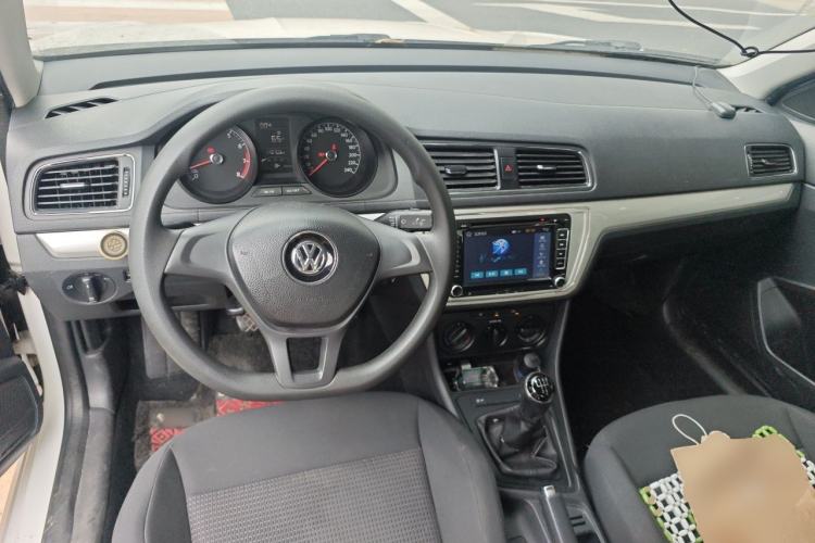 Used Volkswagen Lavida 2015 1.6L Manual Fashion Edition Center Console