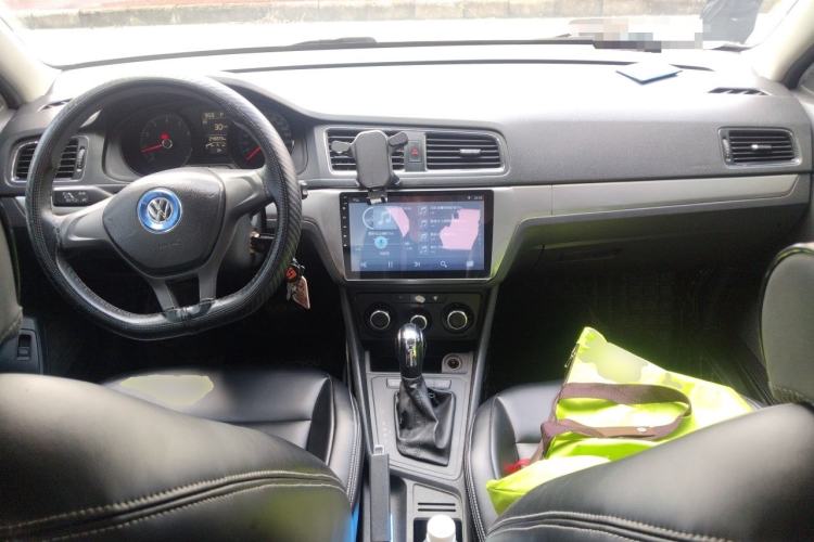 Used Volkswagen Lavida 2015 1.6L Automatic Fashion Edition Center Console