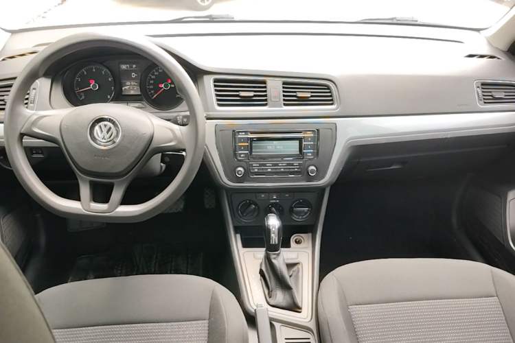 Used Volkswagen Lavida 2015 1.6L Automatic Fashion Edition Center Console