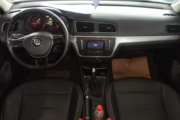 Used Volkswagen Lavida 2015 1.6L Automatic Comfort Edition Center Console