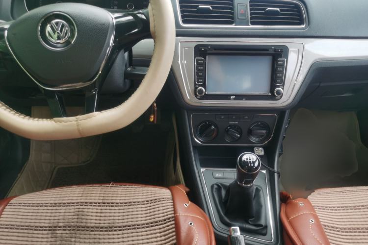 Used Volkswagen Lavida 2015 230TSI Manual Comfort Edition Center Console