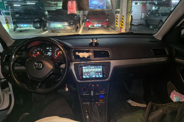 Used Volkswagen Lavida 2015 1.6L Automatic Comfort Edition Center Console