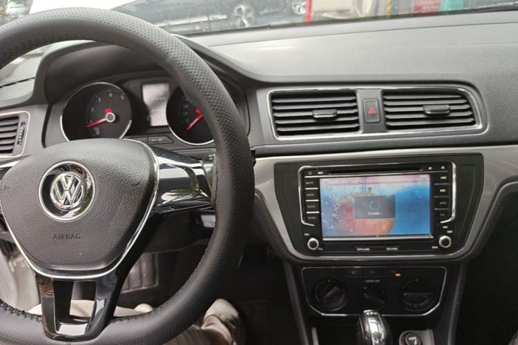 Used Volkswagen Lavida 2015 230TSI DSG Comfort Edition Center Console