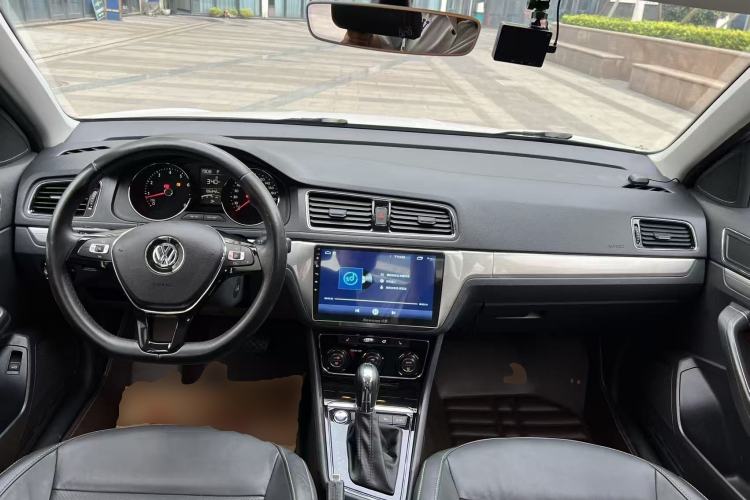 Used Volkswagen Lavida 2015 230TSI DSG Luxury Edition Center Console