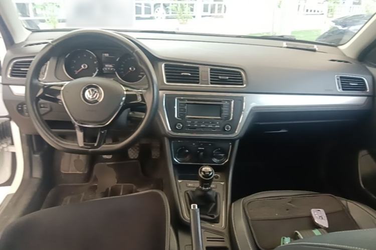 Used Volkswagen Lavida 2015 1.6L Manual Comfort Edition Center Console