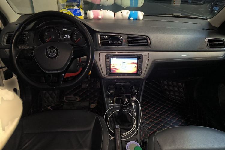 Used Volkswagen Lavida 2015 1.6L Manual Comfort Edition Center Console