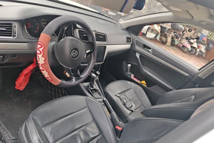 Used Volkswagen Lavida 2015 1.6L Automatic Comfort Edition Center Console