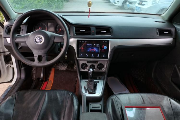 Used Volkswagen Lavida 2015 1.6L Automatic Fashion Edition Center Console